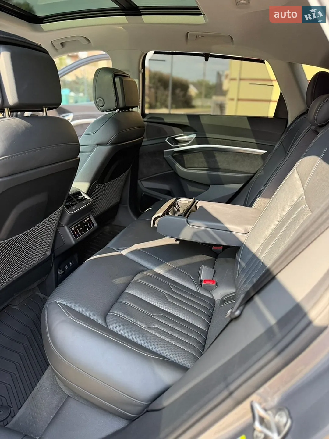 2019 Audi e-tron - мініатюра 14
