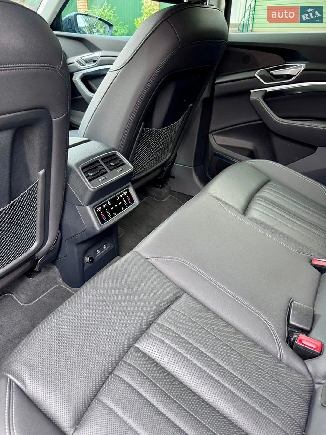 2021 Audi e-tron - мініатюра 21
