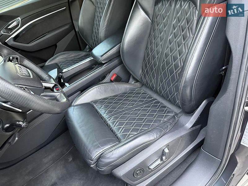 Позашляховик / Кросовер Audi e-tron 2019 в Бориславі