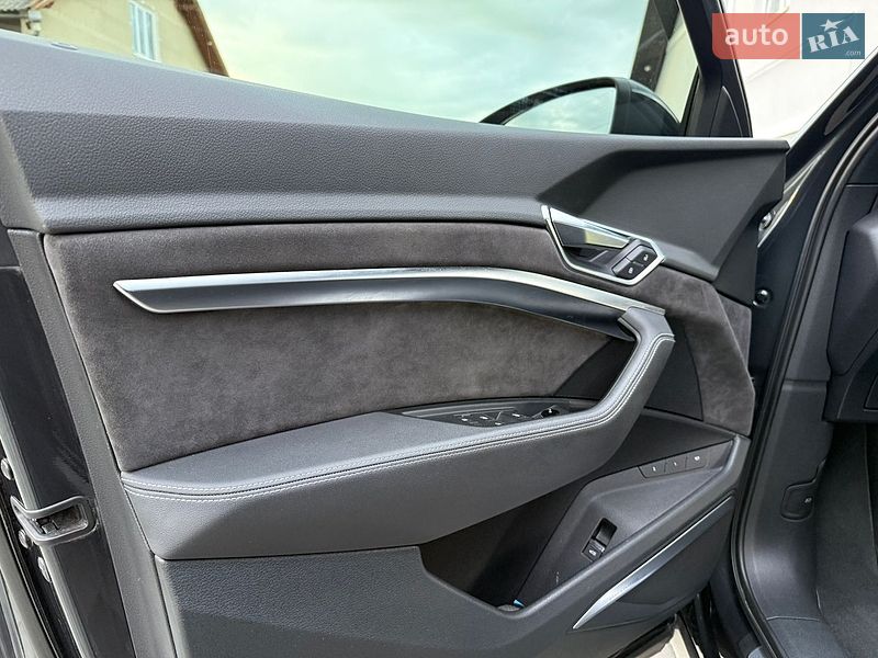 Позашляховик / Кросовер Audi e-tron 2019 в Бориславі