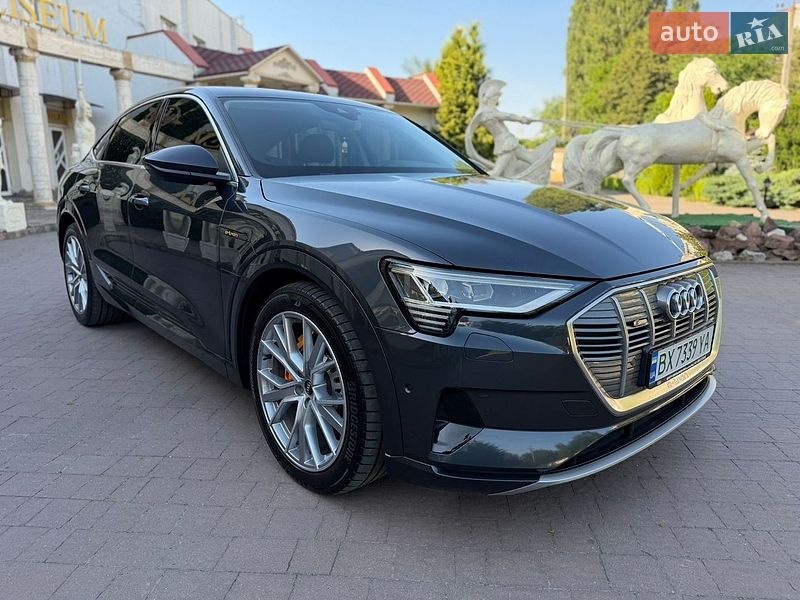 Позашляховик / Кросовер Audi e-tron 2022 в Хмельницькому