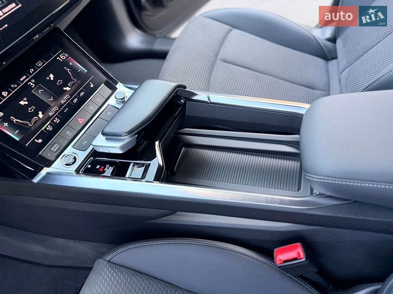 Позашляховик / Кросовер Audi e-tron 2022 в Хмельницькому
