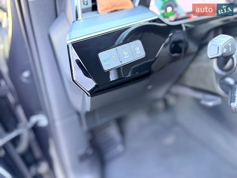 Позашляховик / Кросовер Audi e-tron 2022 в Хмельницькому