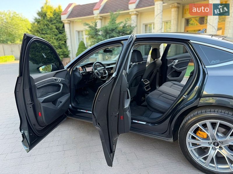 Позашляховик / Кросовер Audi e-tron 2022 в Хмельницькому