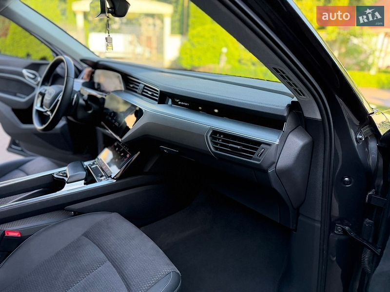Позашляховик / Кросовер Audi e-tron 2022 в Хмельницькому