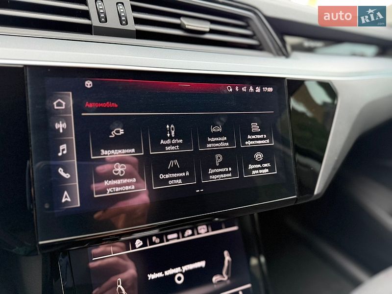 Позашляховик / Кросовер Audi e-tron 2022 в Хмельницькому