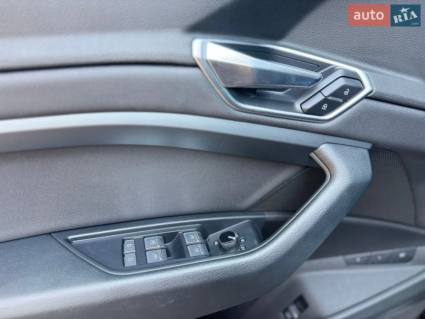 2019 Audi e-tron - мініатюра 28