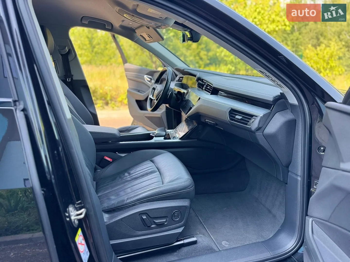 2019 Audi e-tron - мініатюра 33
