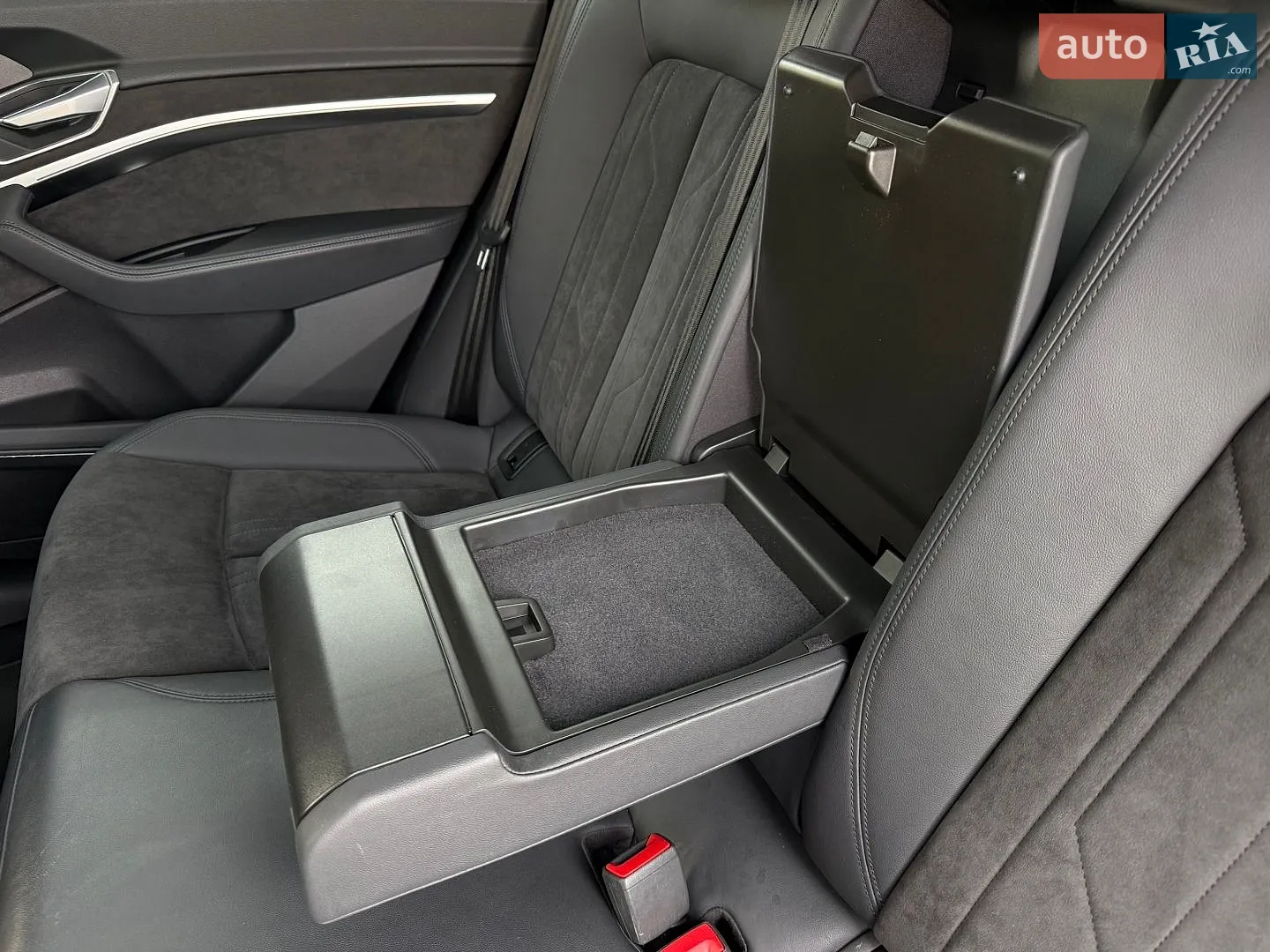 2020 Audi e-tron - мініатюра 108