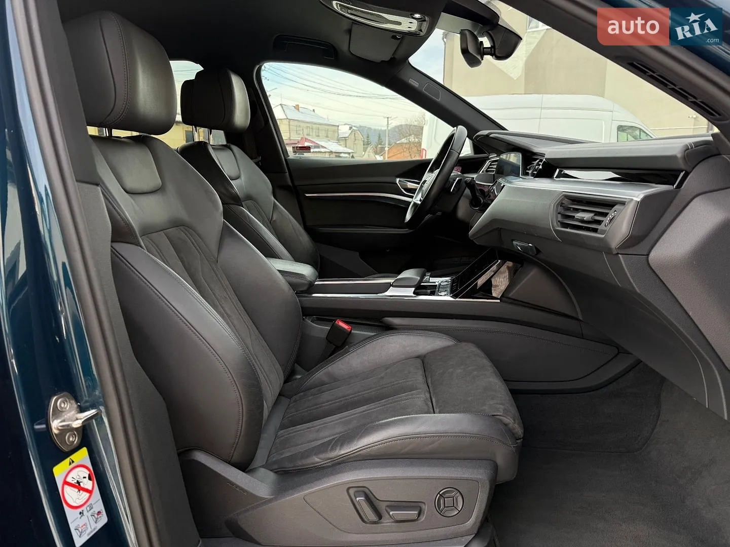 2020 Audi e-tron - мініатюра 119
