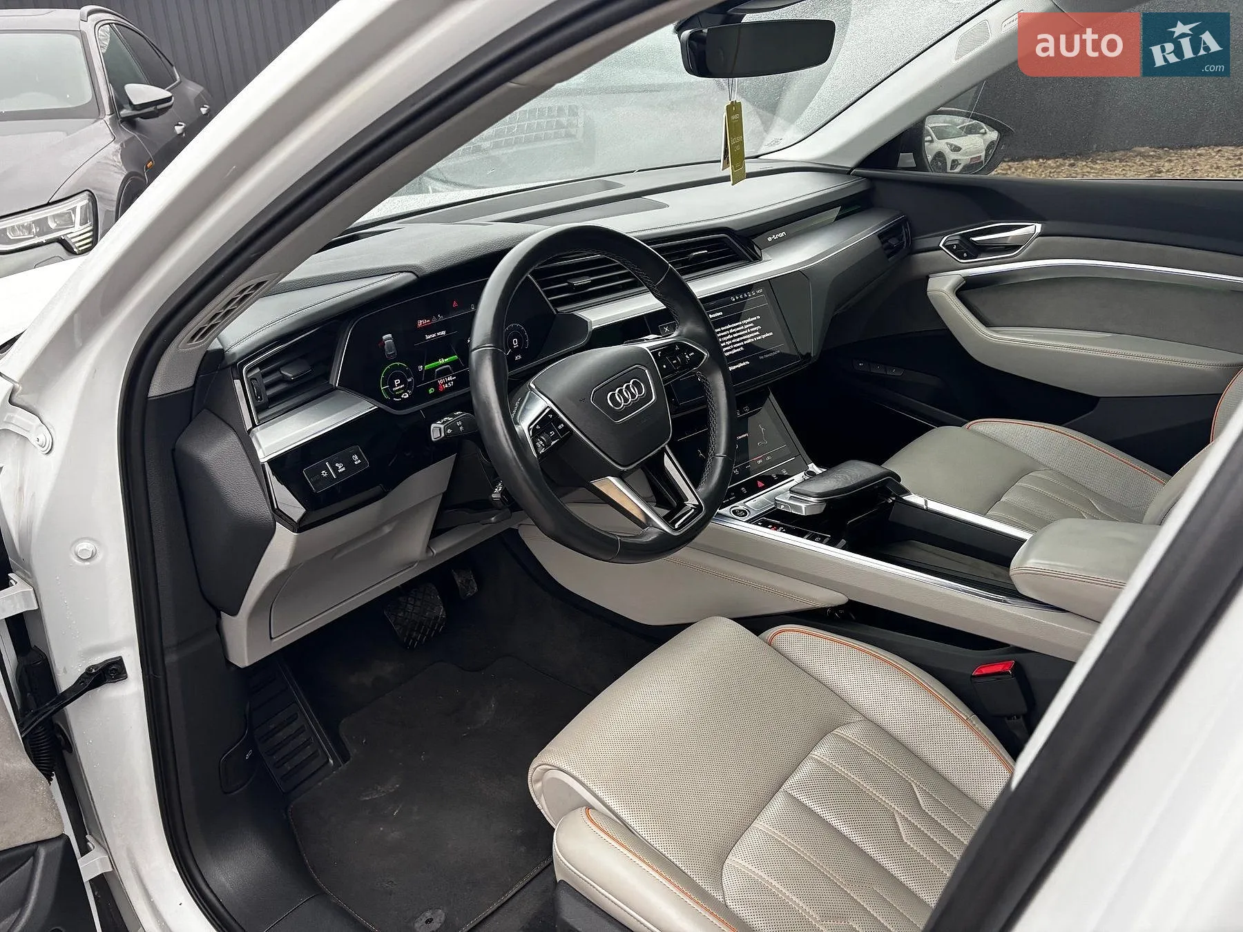 2021 Audi e-tron - мініатюра 21