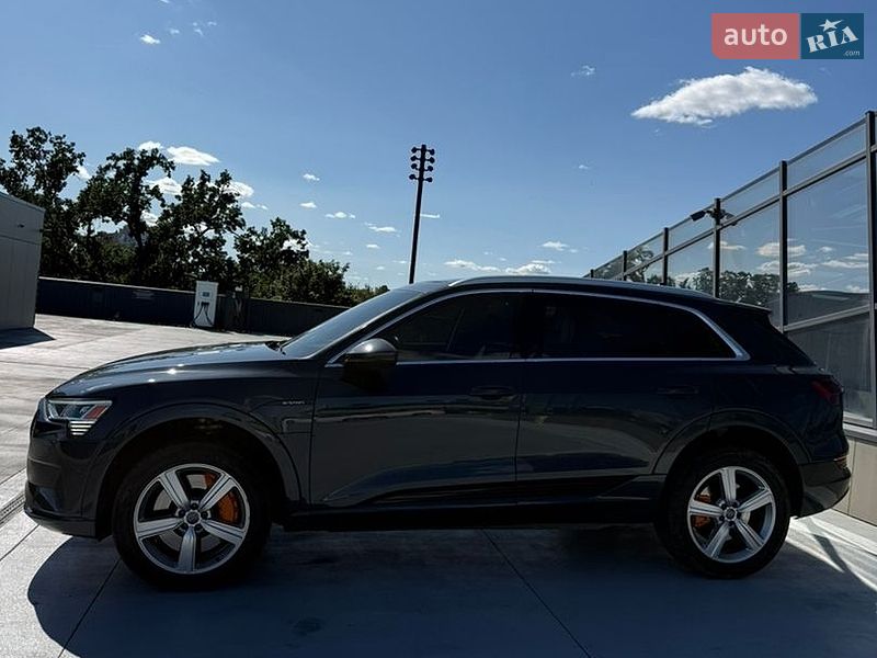 Позашляховик / Кросовер Audi e-tron 2019 в Києві