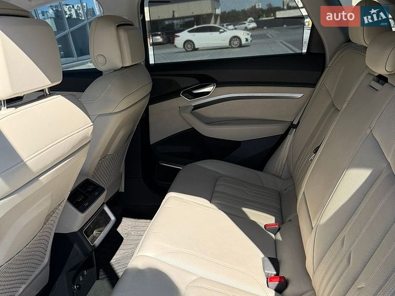Позашляховик / Кросовер Audi e-tron 2019 в Києві