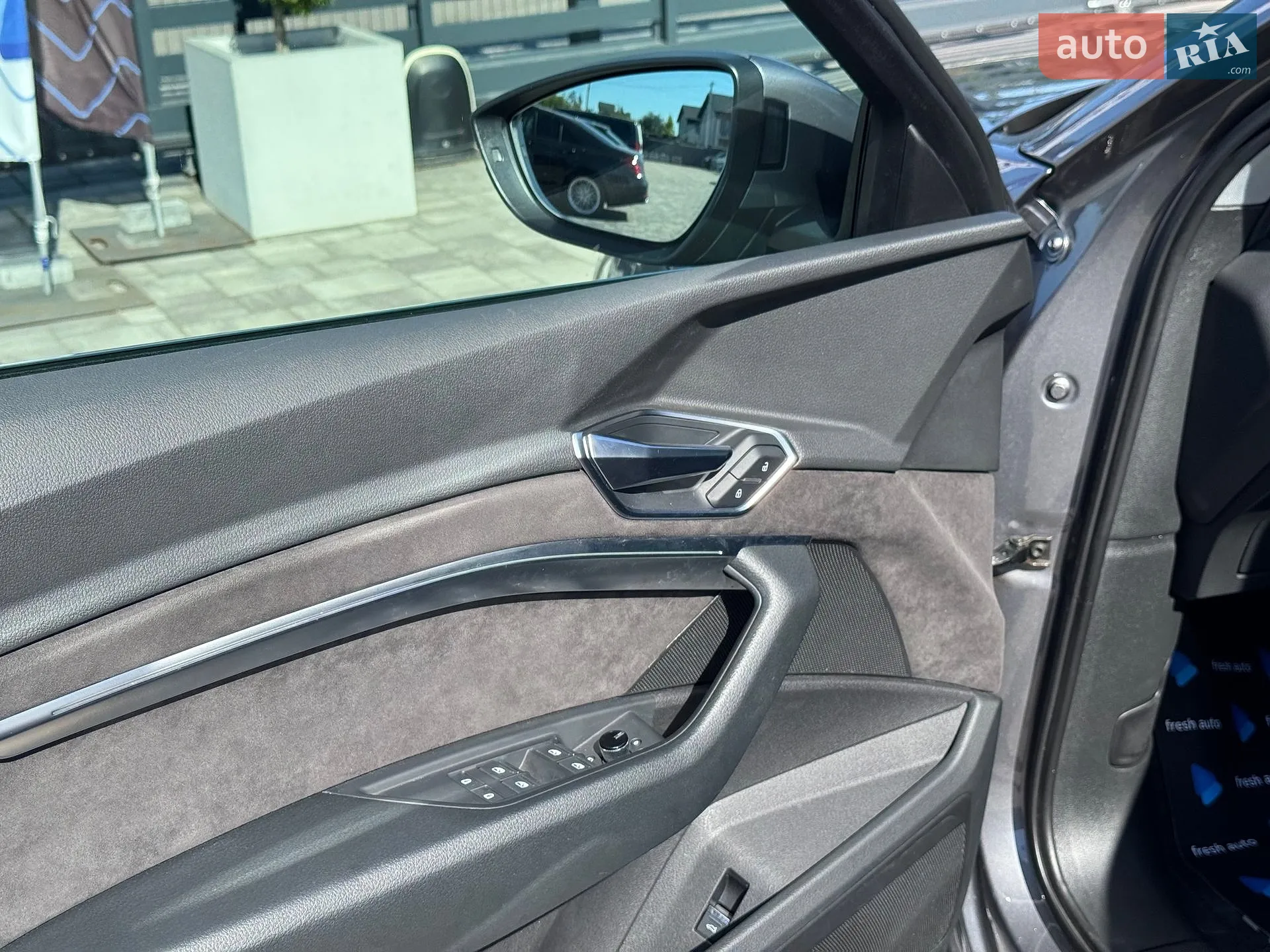 2019 Audi e-tron - мініатюра 15