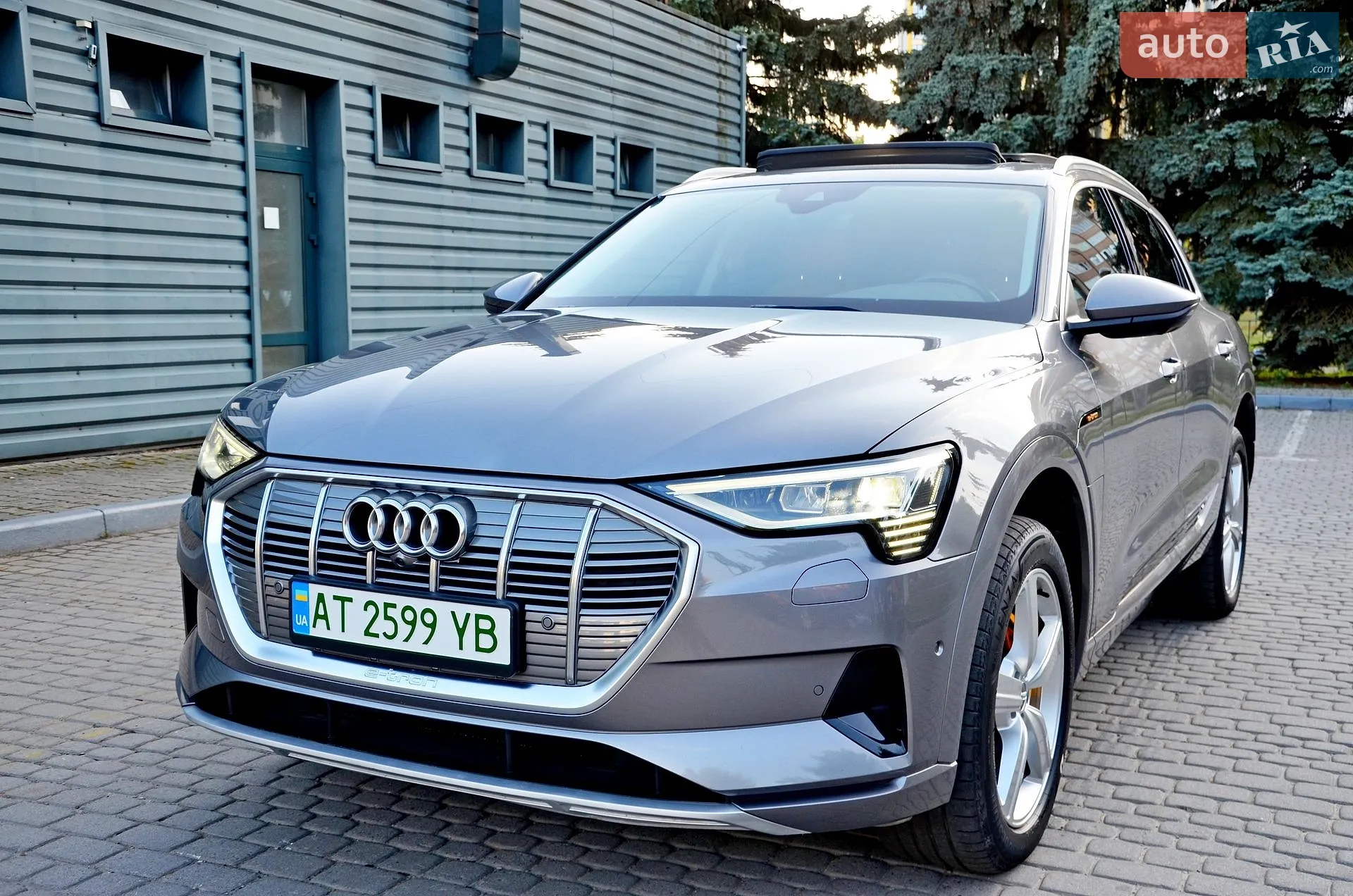 2020 Audi e-tron - мініатюра 2
