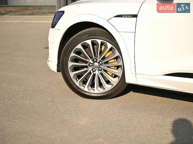 Позашляховик / Кросовер Audi e-tron 2019 в Києві