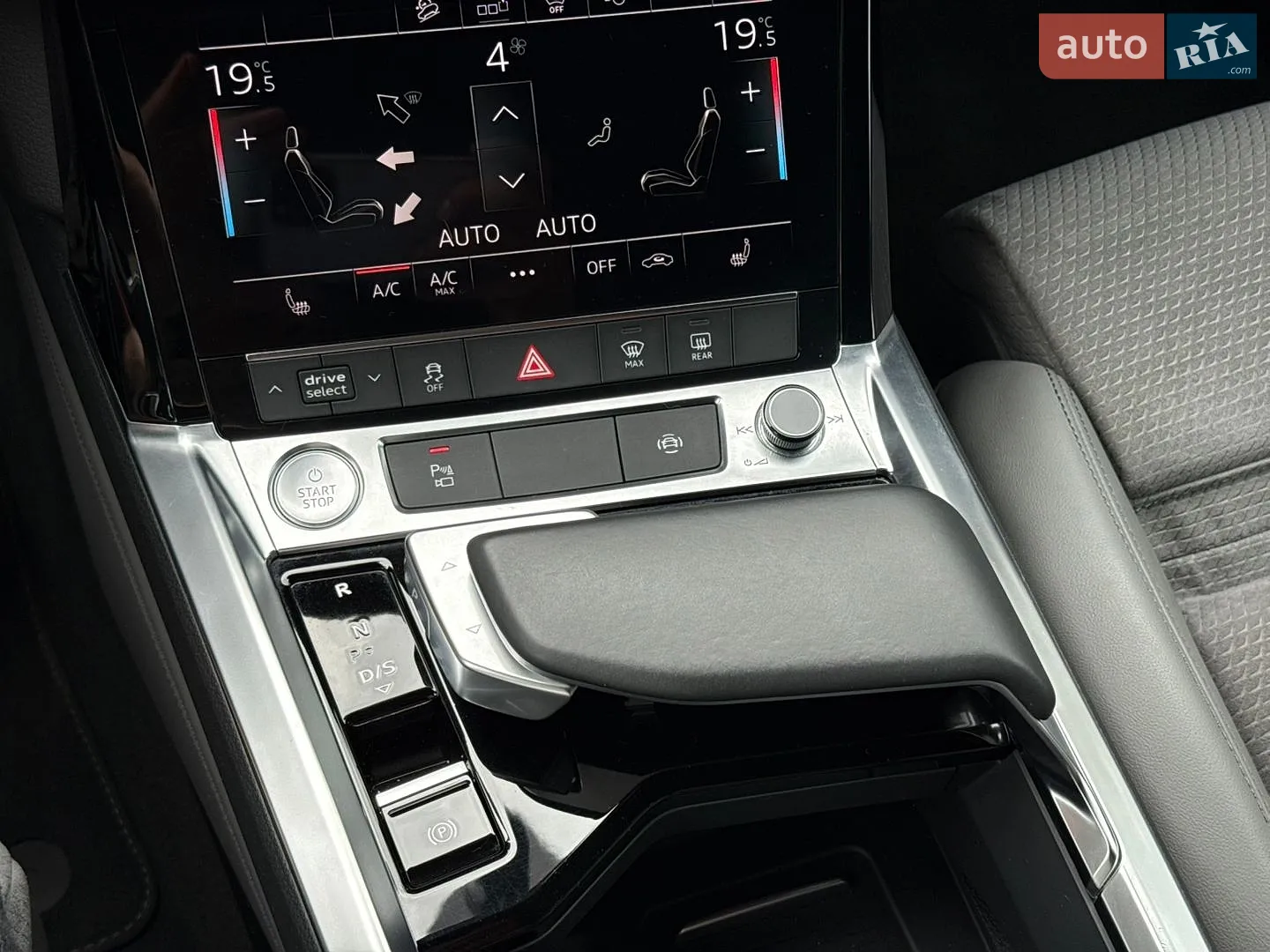 2020 Audi e-tron - мініатюра 20