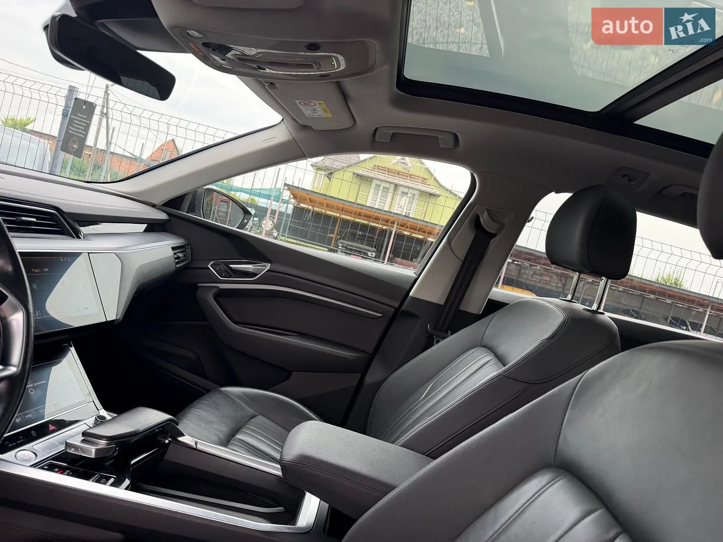 2019 Audi e-tron - мініатюра 13