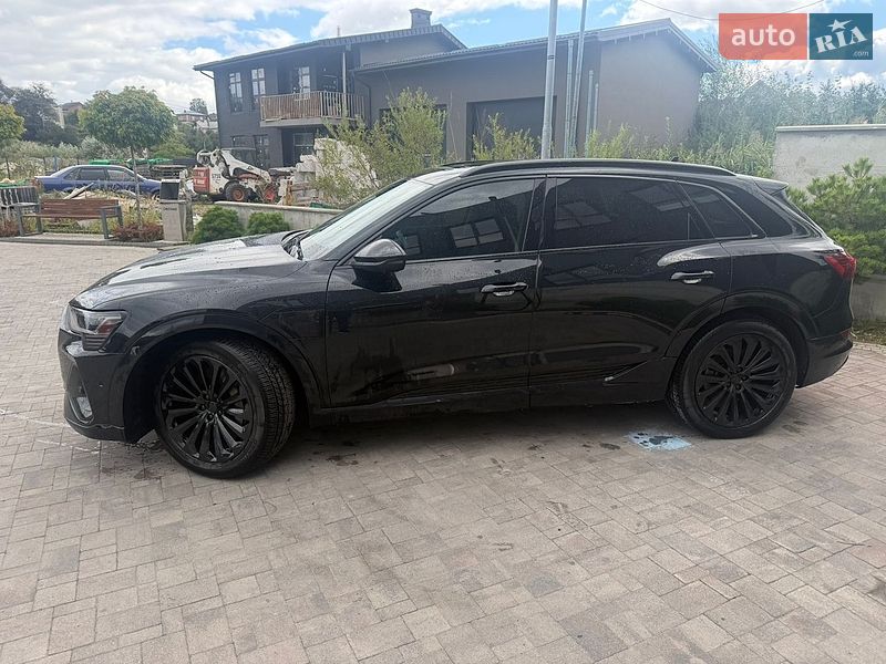 Внедорожник / Кроссовер Audi e-tron 2019 в Львове