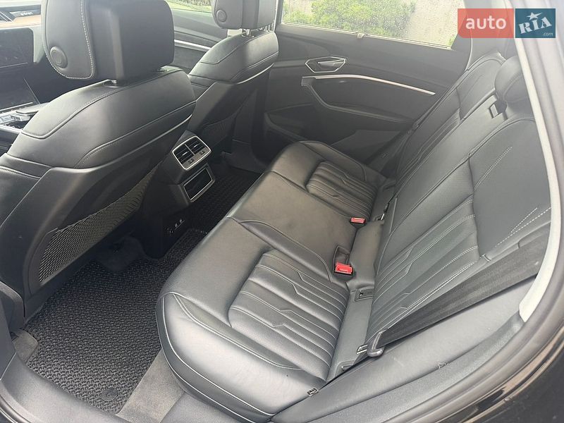 Внедорожник / Кроссовер Audi e-tron 2019 в Львове