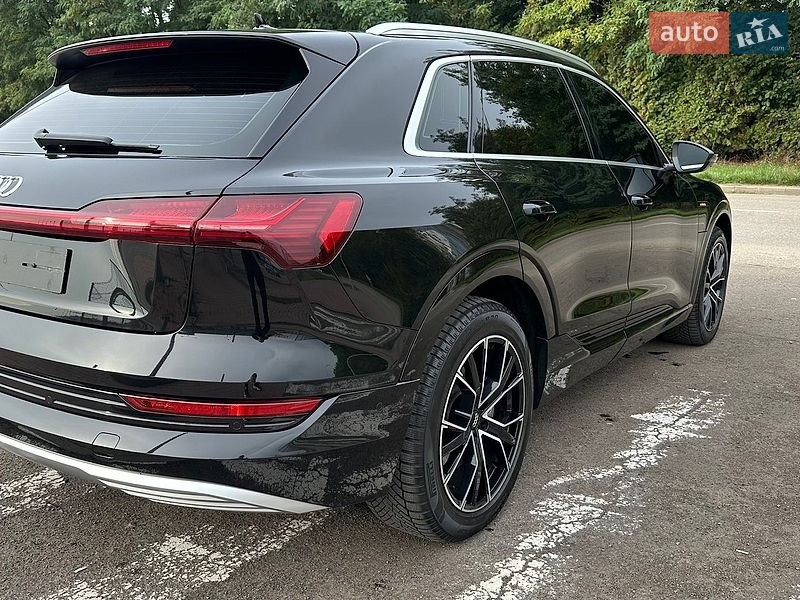 Позашляховик / Кросовер Audi e-tron 2019 в Львові фото 17 Позашляховик / Кросовер Audi e-tron 2019 в Львові