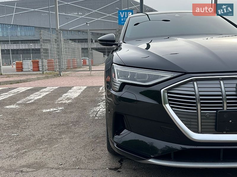 Позашляховик / Кросовер Audi e-tron 2019 в Львові фото 20 Позашляховик / Кросовер Audi e-tron 2019 в Львові