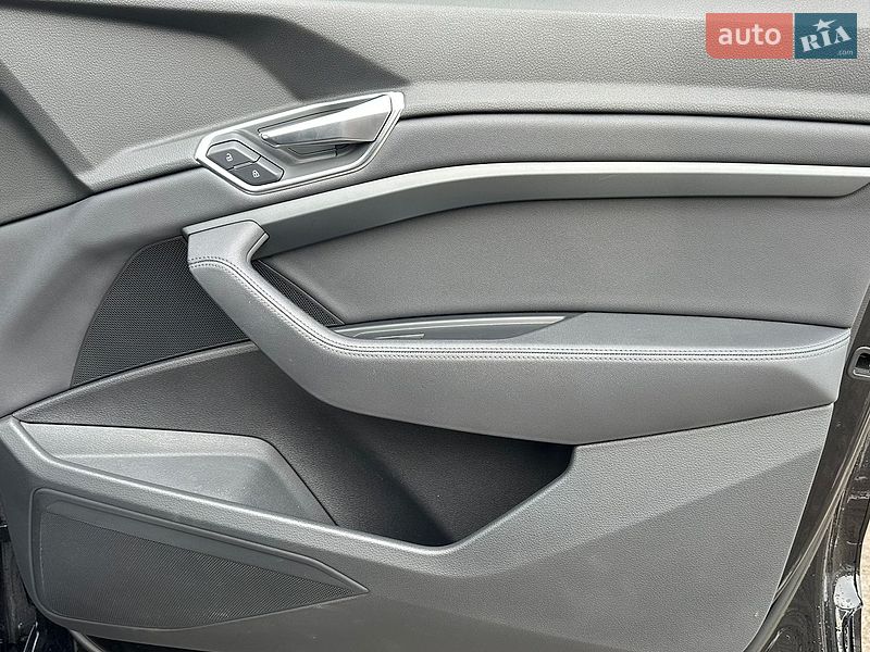 Позашляховик / Кросовер Audi e-tron 2019 в Львові фото 24 Позашляховик / Кросовер Audi e-tron 2019 в Львові