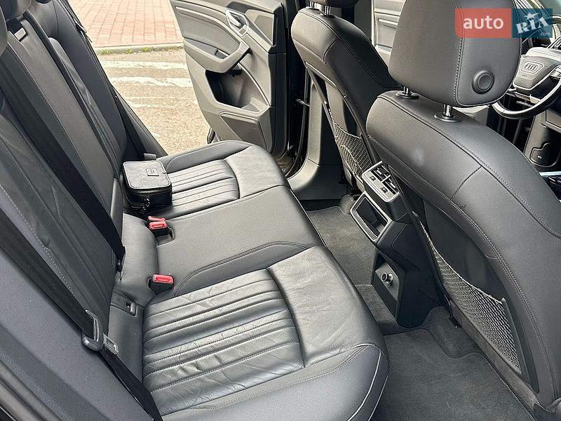 Позашляховик / Кросовер Audi e-tron 2019 в Львові фото 31 Позашляховик / Кросовер Audi e-tron 2019 в Львові