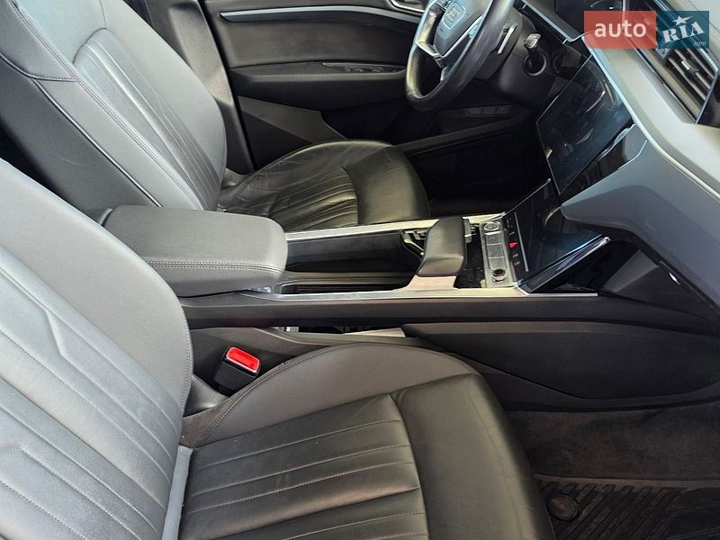 Позашляховик / Кросовер Audi e-tron 2018 в Луцьку