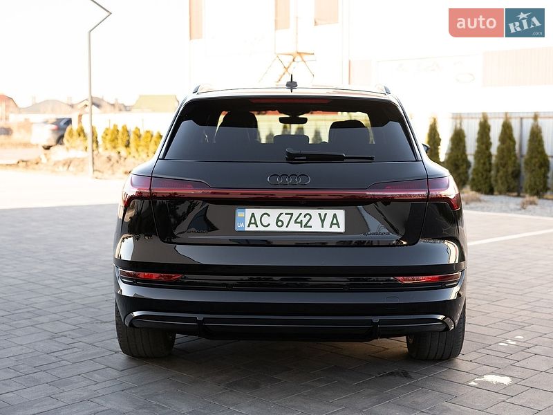 Позашляховик / Кросовер Audi e-tron 2022 в Луцьку