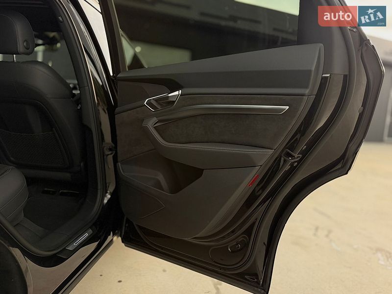 Внедорожник / Кроссовер Audi e-tron 2021 в Дубно