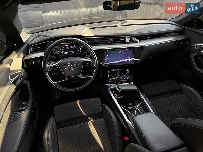 Внедорожник / Кроссовер Audi e-tron 2021 в Дубно