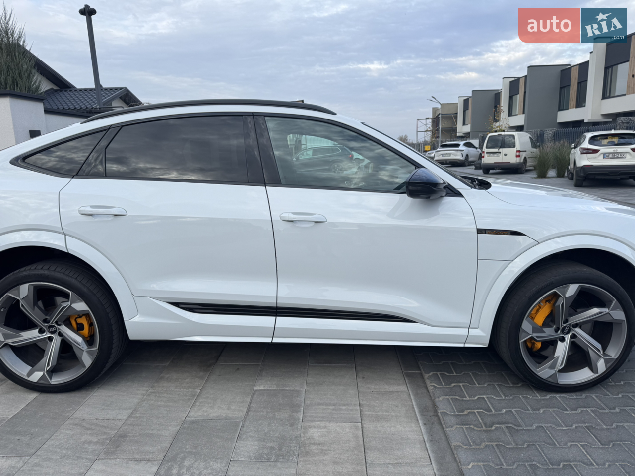 2022 Audi e-tron S Sportback - мініатюра 16