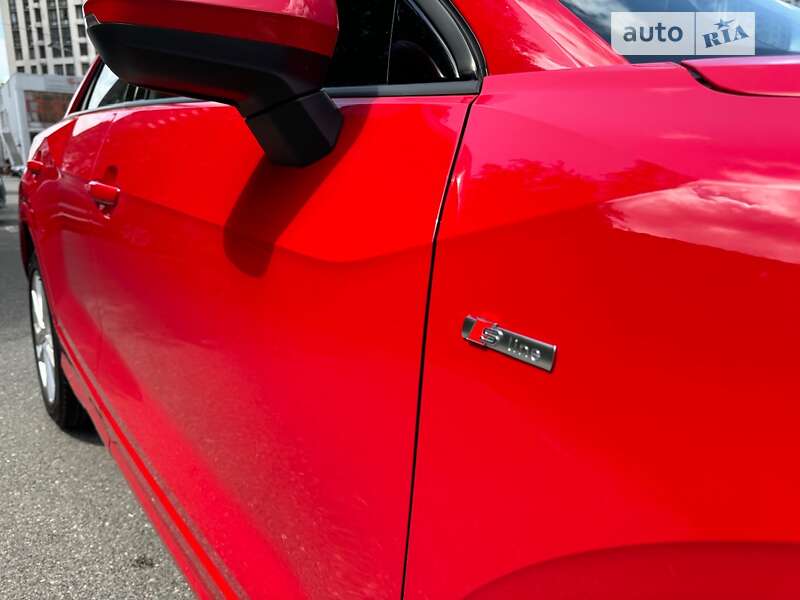 Позашляховик / Кросовер Audi Q2 2017 в Києві