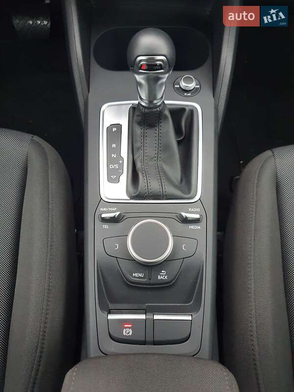 Позашляховик / Кросовер Audi Q2 2016 в Києві