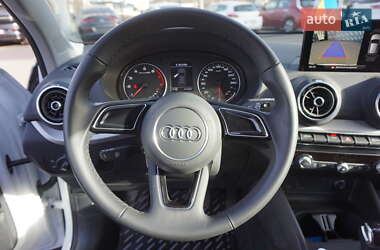 Позашляховик / Кросовер Audi Q2 2023 в 