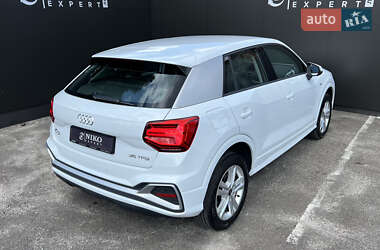 Позашляховик / Кросовер Audi Q2 2023 в 