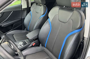 Внедорожник / Кроссовер Audi Q2L e-tron 2021 в 