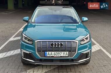 Позашляховик / Кросовер Audi Q2L e-tron 2021 в 