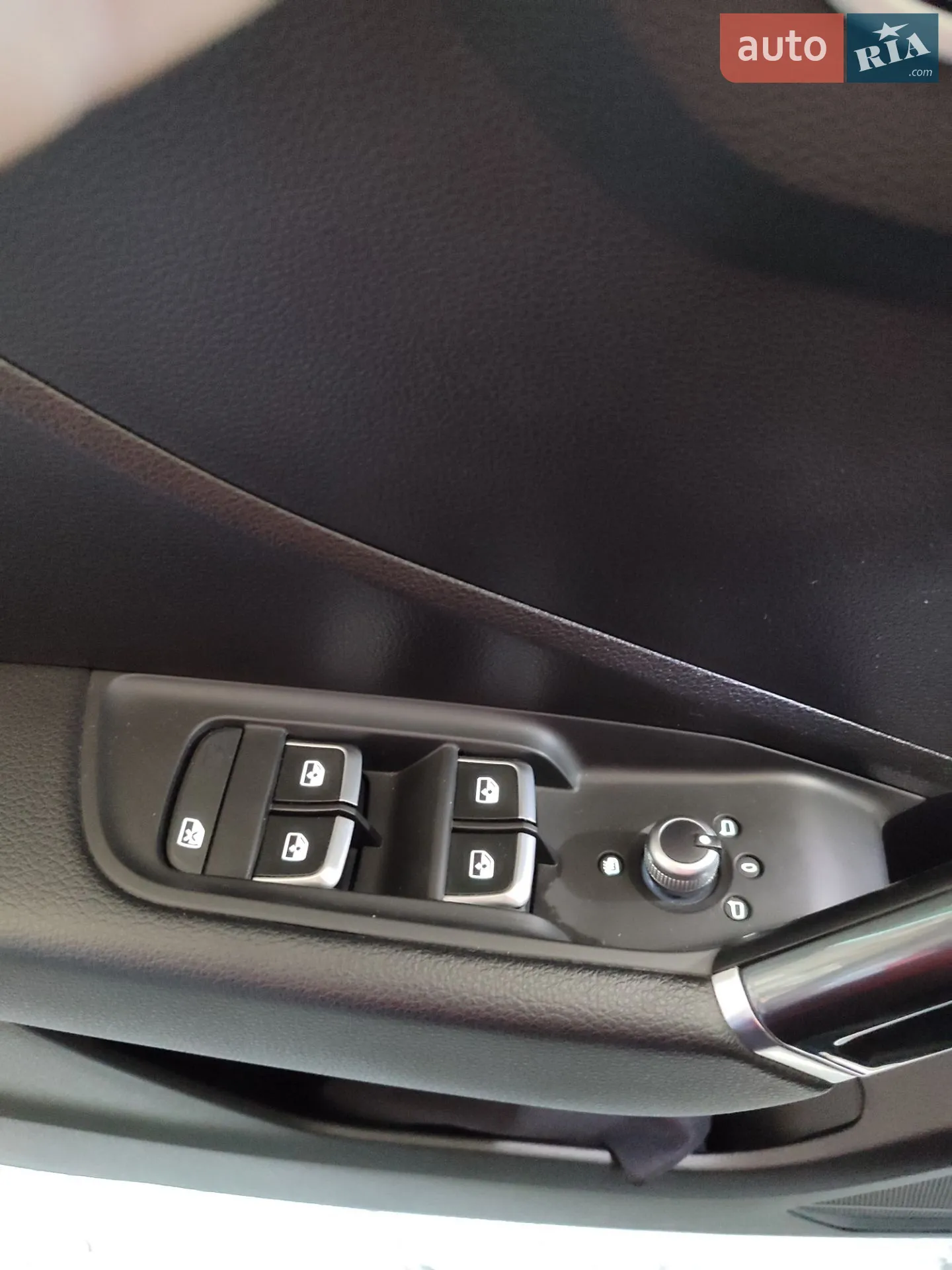 AUDI AUDI Q2L E-TRON 2021 VIN LFVNB9GA5M5472473 фото оголошення 18 з 27