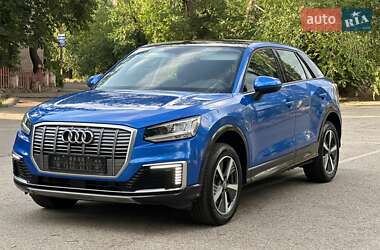 Позашляховик / Кросовер Audi Q2L e-tron 2021 в 