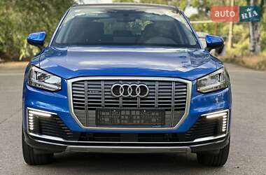 Позашляховик / Кросовер Audi Q2L e-tron 2021 в 