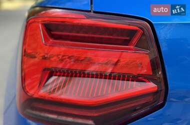 Позашляховик / Кросовер Audi Q2L e-tron 2021 в 