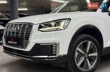 Позашляховик / Кросовер Audi Q2L e-tron 2021 в 