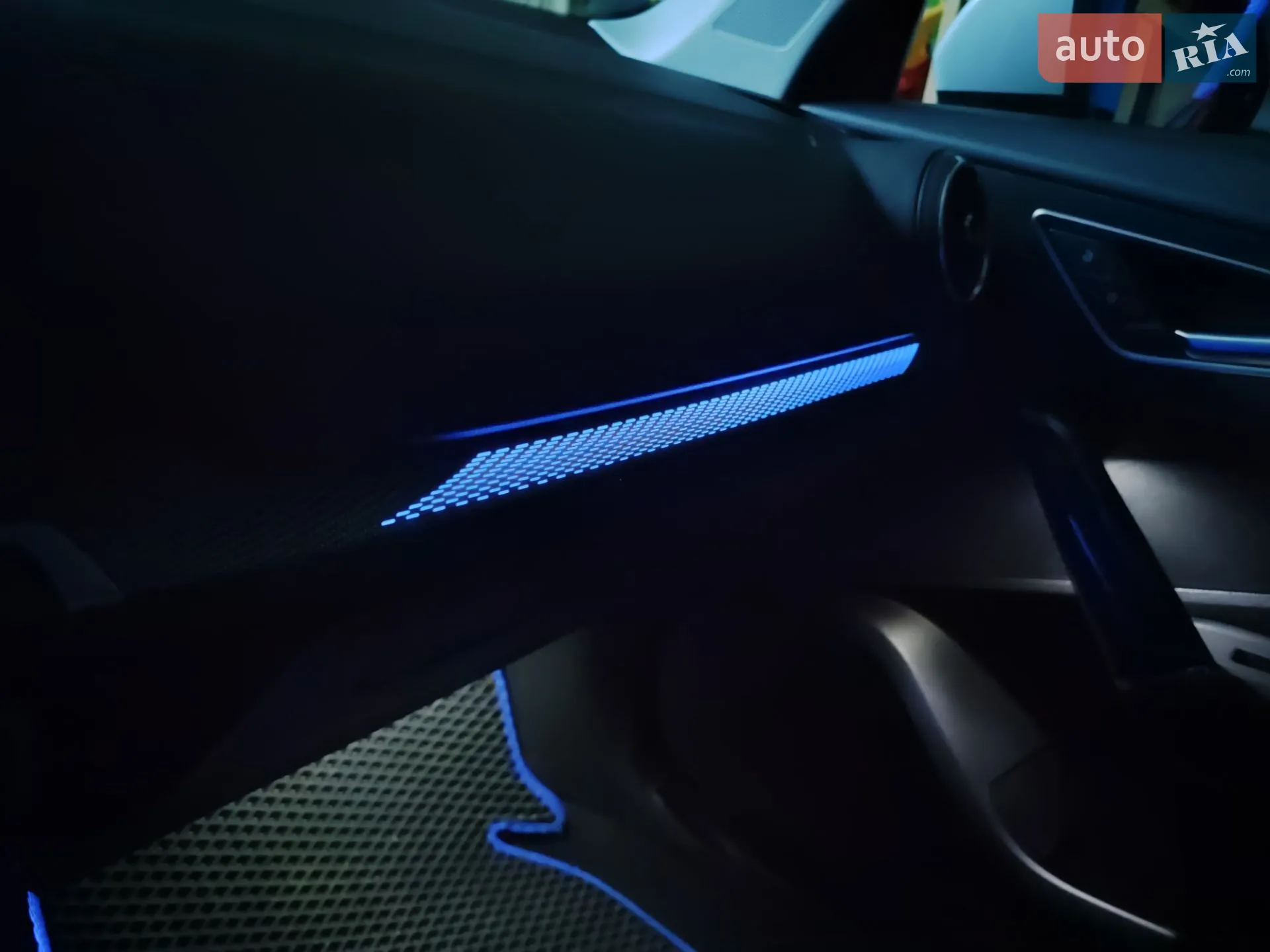AUDI AUDI Q2L E-TRON 2021 VIN LFVNB9GA5M5472473 фото оголошення 8 з 27