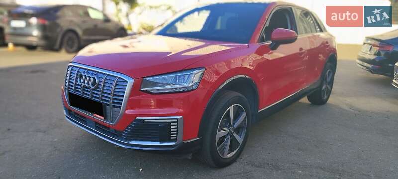 Audi Q2L e-tron 2020