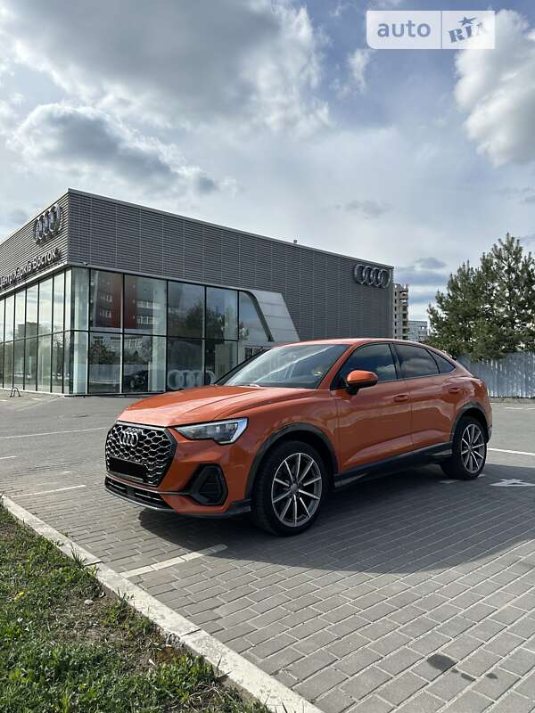 Внедорожник / Кроссовер Audi Q3 Sportback 2020 в Киеве