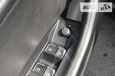 Позашляховик / Кросовер Audi Q3 2017 в 
