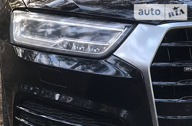Позашляховик / Кросовер Audi Q3 2017 в 