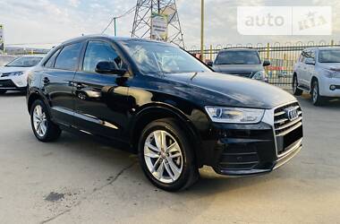 Позашляховик / Кросовер Audi Q3 2017 в 